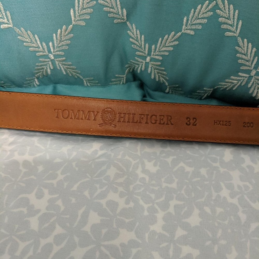 Wardrobe staple!! Tommy Hilfiger brwn leather belt